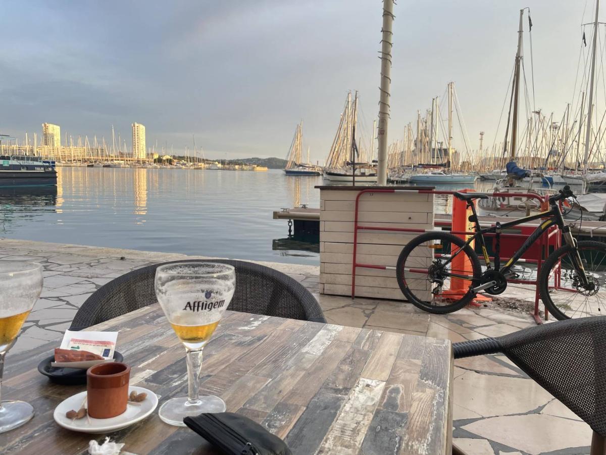Appartement Mignon Calme Douillet Ascenseur Clim Etage Eleve Proche Parking Et Toutes Commodites Au Coeur Du Toulon Historique Eksteriør billede